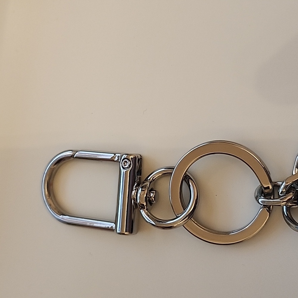 Tory Burch logo bag charm key ring. - Picture 3 of 3